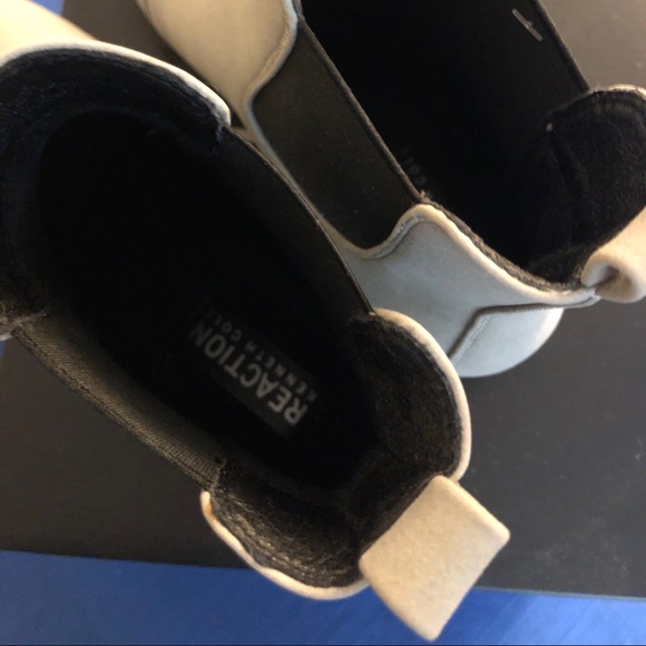 KENNETH COLE REACTION Women Grey Suede Booties - Picture 4 of 7